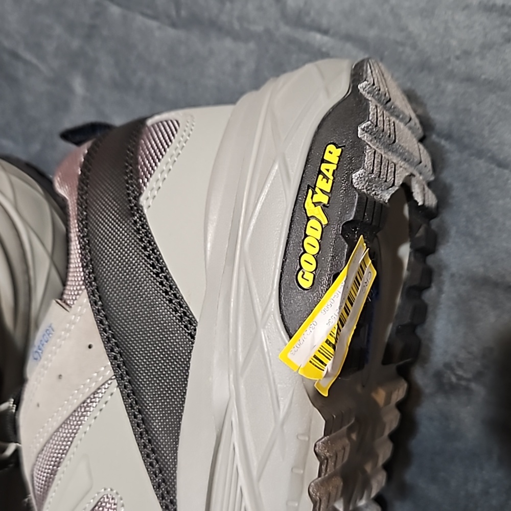 NWT MENS SNEAKERS BY SKETCHERS - Picture 4 of 5